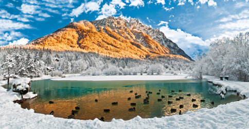 Przepiękne górskie jeziorka to łatwe cele niezapomnianych zimowych spacerów