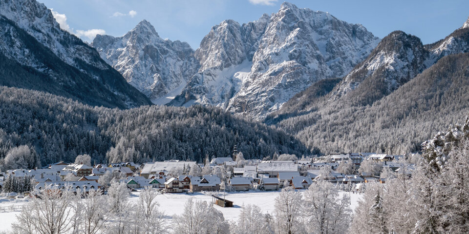 Kranjska Gora jest zjawiskowo położona u stóp Alp