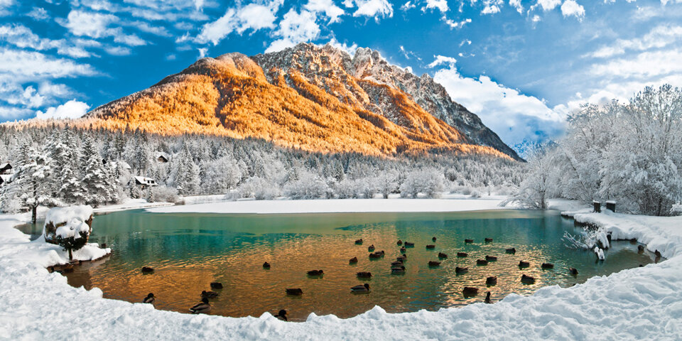 Przepiękne górskie jeziorka to łatwe cele niezapomnianych zimowych spacerów