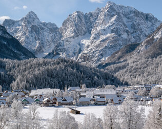Kranjska Gora jest zjawiskowo położona u stóp Alp