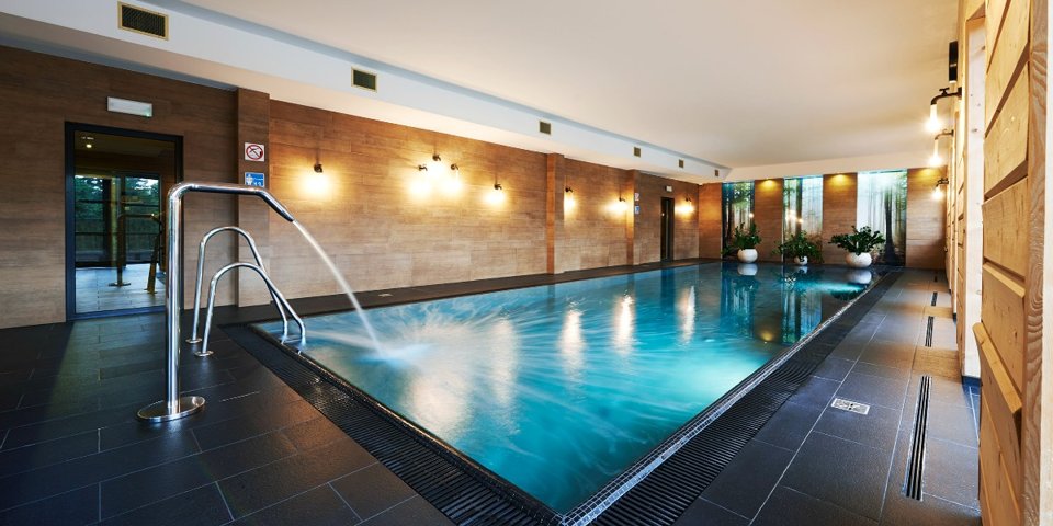 Cristal Resort oferuje kryty basen i zewnętrzne całoroczne jacuzzi