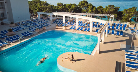 Hotel z własnym basenem między brzegiem Adriatyku i górami Biokovo