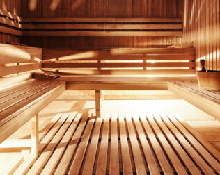 Dostępna jest tu m.in. sauna sucha i łaźnia parowa