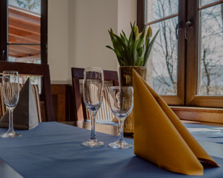 W hotelu znajduje się Restauracja Karpacka