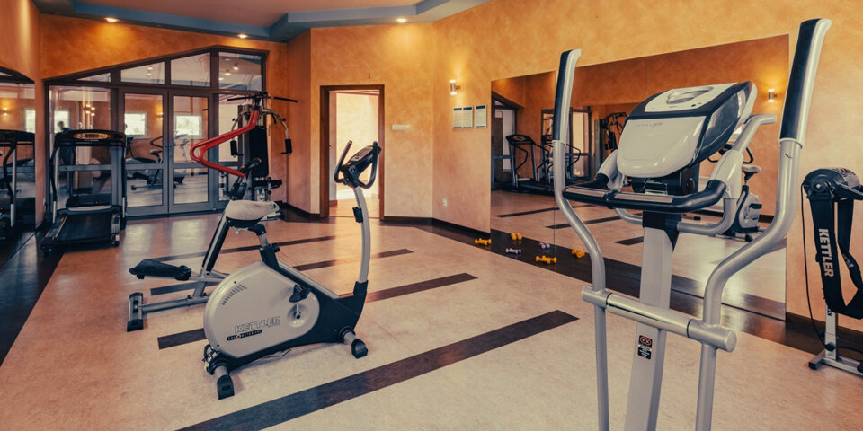 Sala fitness jest wyposażona w profesjonalne urządzenia firmy Kettler