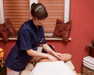 Można wybierać spośród masaży relaksacyjnych i pielęgnacyjnych