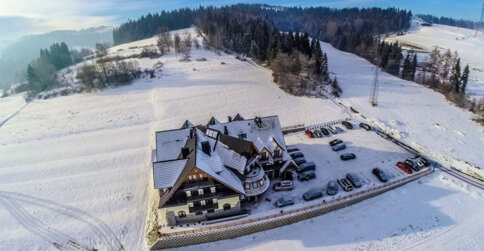 Hotel Górski jest położony w znanym ośrodku narciarskim Białka Tatrzańska