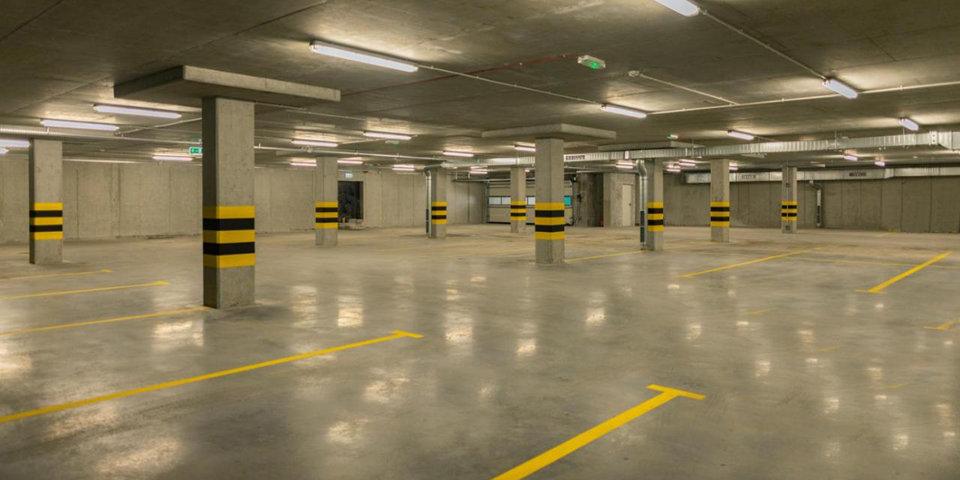 Goście mogą korzystać z podziemnego parkingu