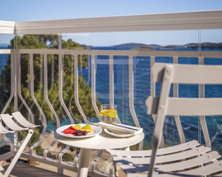 Posiadają one balkony, z których można obserwować toń Adriatyku