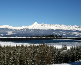 Ośrodek znajduje się pomiędzy Niżnymi Tatrami i Tatrami Zachodnimi