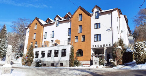 Hotel Sasanka jest zlokalizowany w górnej części Szklarskiej Poręby