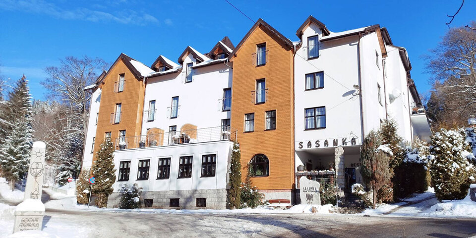 Hotel Sasanka jest zlokalizowany w górnej części Szklarskiej Poręby