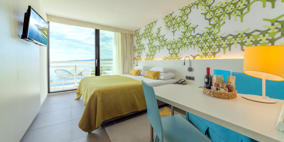 Hotel dysponuje komfortowymi pokojami wyposażonymi w klimatyzację