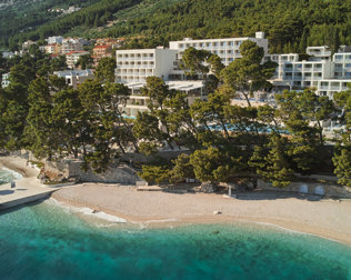 Hotel położony jest bezpośrednio przy plaży