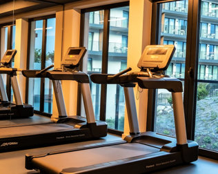 Goście mogą skorzystać z sali fitness wyposażonej w nowoczesny sprzęt