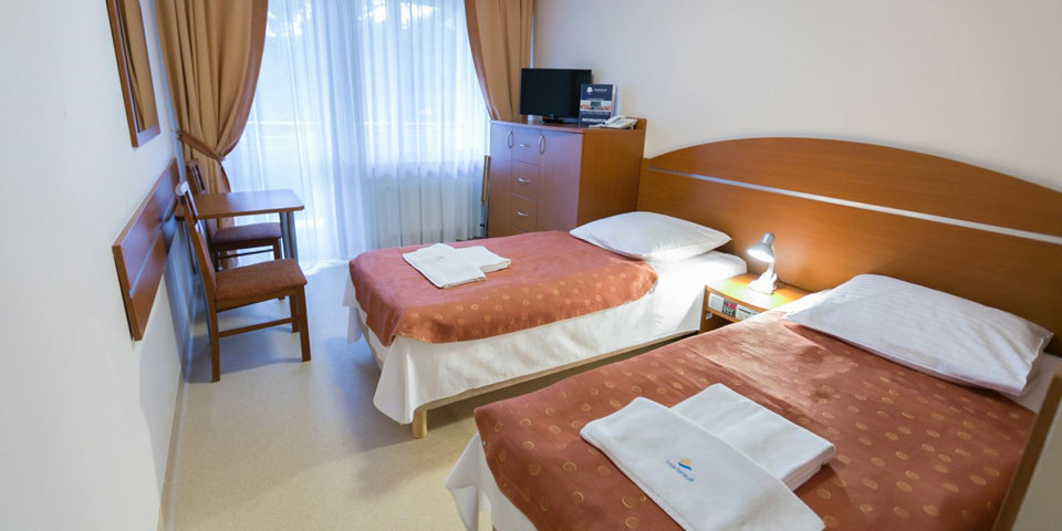 Pokoje typu standard są wyposażone w pojedyncze łóżka