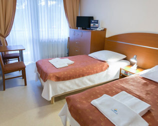Pokoje typu standard są wyposażone w pojedyncze łóżka