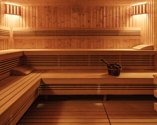 Goście mogą korzystać tutaj z saun