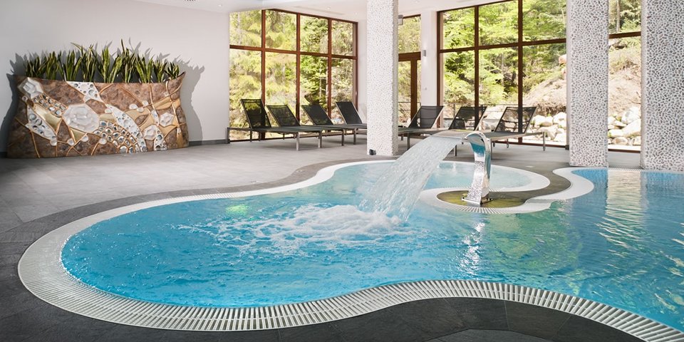 Jednym z unikalnych miejsc w hotelu to widokowy basen w Strefie Wellness