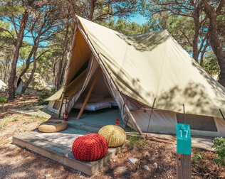 Klimatyzowany namiot bez prywatnej łazienki