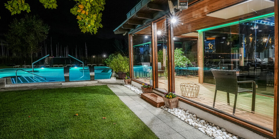 Hotel otacza teren rekreacyjny