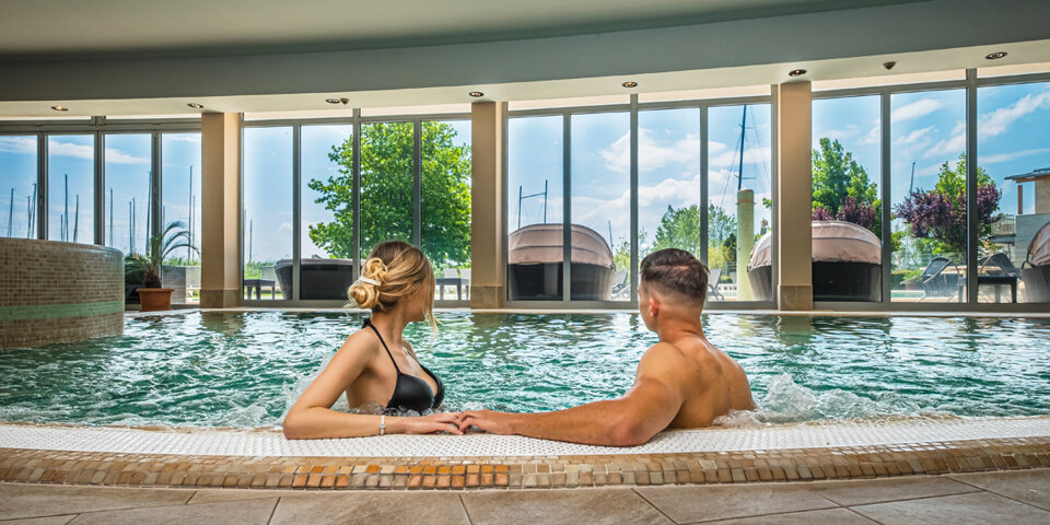 Hotel Golden Lake Resort**** posiada strefę basenów wewnętrznych i zewnętrznych