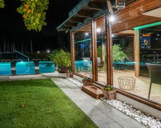 Hotel otacza teren rekreacyjny