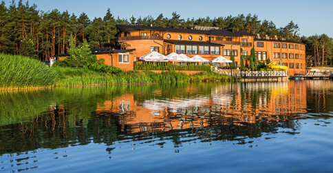 Hotel Duo SPA**** jest położony nad brzegiem jeziora