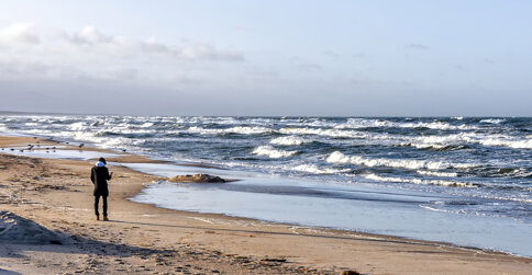 Darłowskie plaże zachęcają do spacerów też zimą