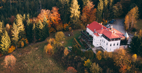 Hotelu Zameczek to urokliwe kameralne miejsce pośród pięknej przyrody