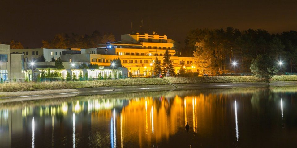 Hotel Wodnik to kompleks wypoczynkowy położony nad jeziorem Słok