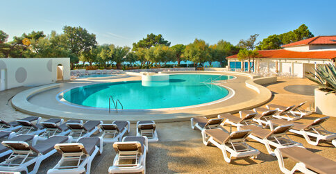 Hotel nad Adriatykiem - od morza dzieli tylko pas nadmorskich sosen
