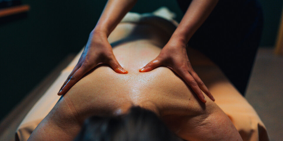 W gabinecie masażu można skorzystać z odprężającego zabiegu