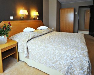 Hotel Sport dysponuje klasycznie urządzonymi, komfortowymi pokojami