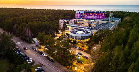 Hotel Senator**** jest położony w pobliżu Kołobrzegu, tuż nad brzegiem Bałtyku