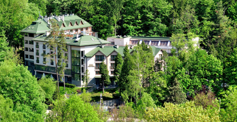 Hotel Prezydent znajduje się w znanym beskidzkim uzdrowisku, Krynicy-Zdroju