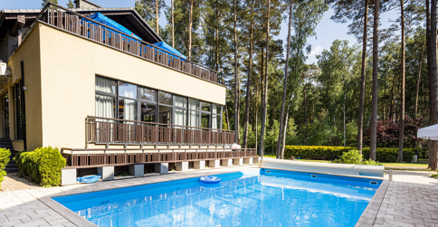 Natura Resort to ośrodek z basenem w Pogorzelicy