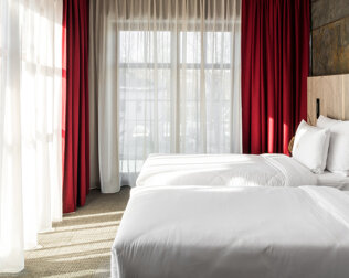 Apartamenty junior suite składają się z części dziennej i sypialnej