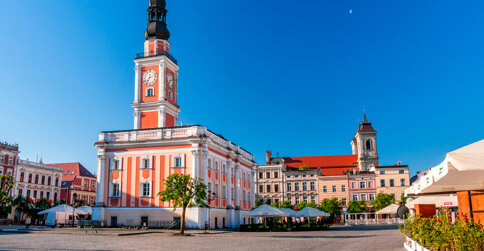 Rynek w Lesznie słynie z ratusza - jednego z najpiękniejszych w Polsce