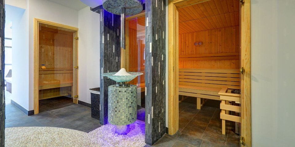 W strefie saun znalazły się: fińska, solna, natrysk wrażeń i lodopad