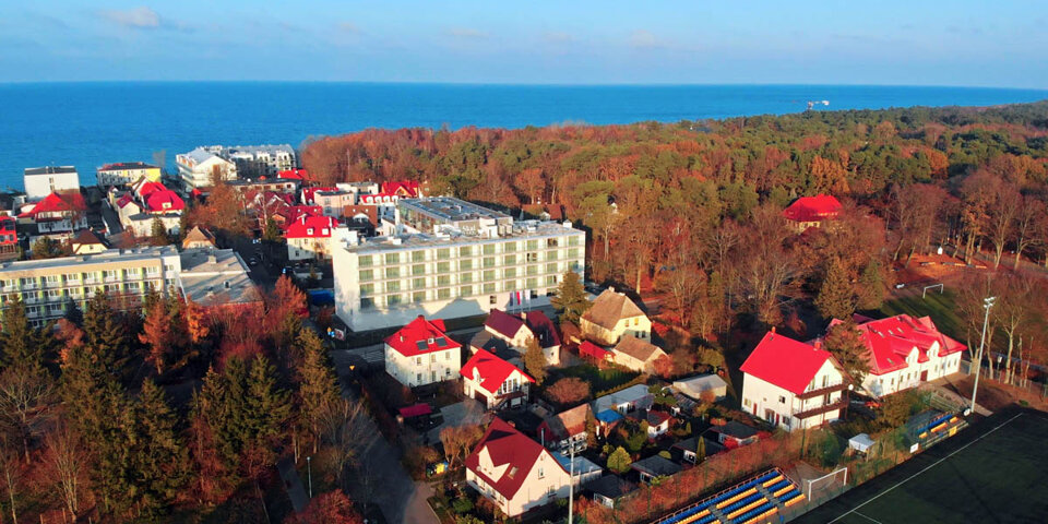 Hotel jest pięknie położony, blisko nadmorskiego lasu