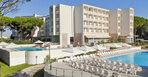 Adria*** to wakacyjny hotel z basenami i strefą wellness
