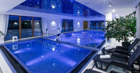 Goście Olivina Park mogą korzystać bezpłatnie z basenu w hotelu Amber Park