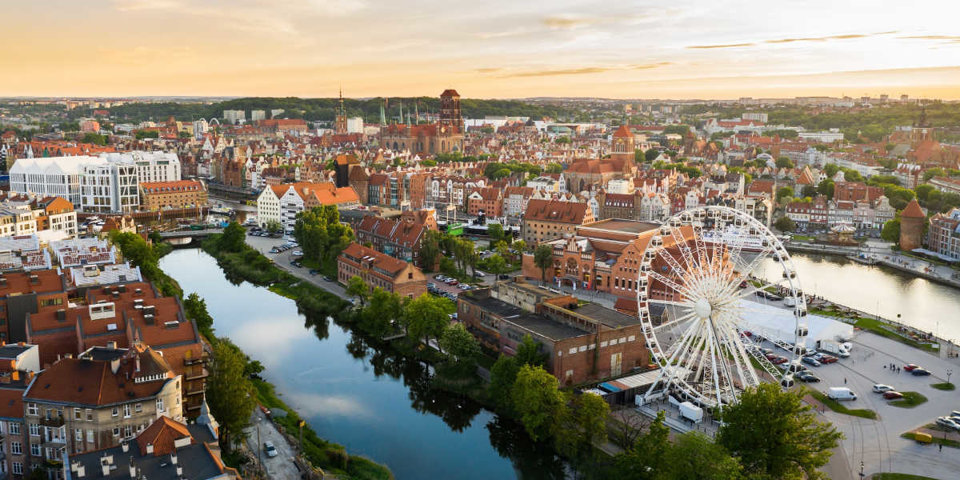 Centrum Gdańska jest oddalone o ok. 15 km od hotelu