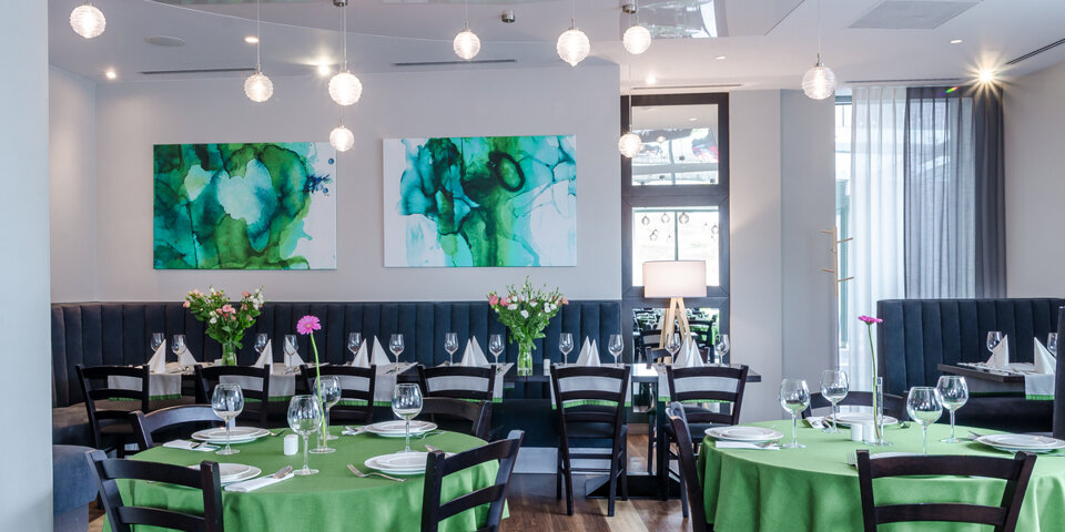 Wnętrze restauracji Zielony Pieprz przykuwa uwagę swoją elegancką aranżacją