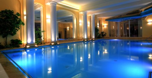 Hotel Polaris oddaje do dyspozycji gości wspaniały basen o wystroju rzymskim