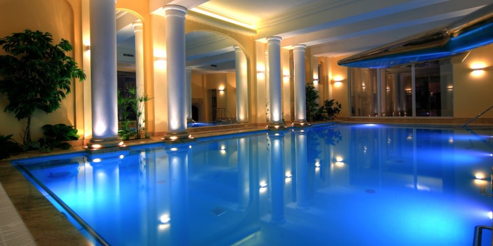 Hotel Polaris oddaje do dyspozycji gości wspaniały basen o wystroju rzymskim