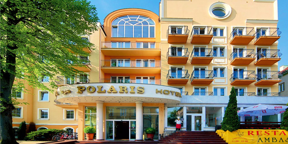 Hotel jest położony około 100 m od nadmorskiej promenady