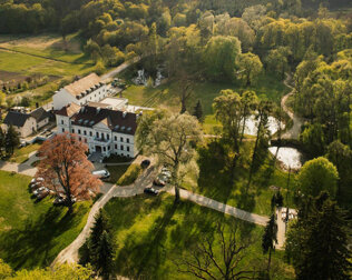 Hanza Pałac & SPA jest luksusowym hotelem położonym w pięknym parku