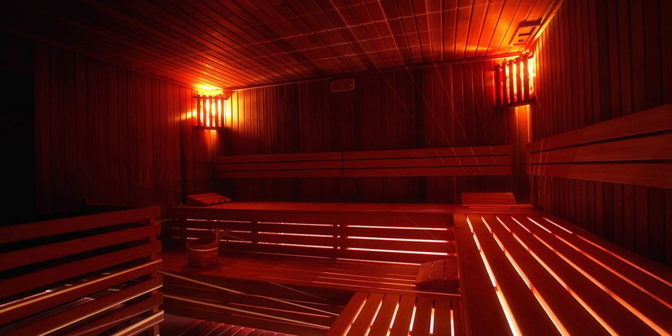 W strefie saun dostępna jest sauna sucha oraz parowa